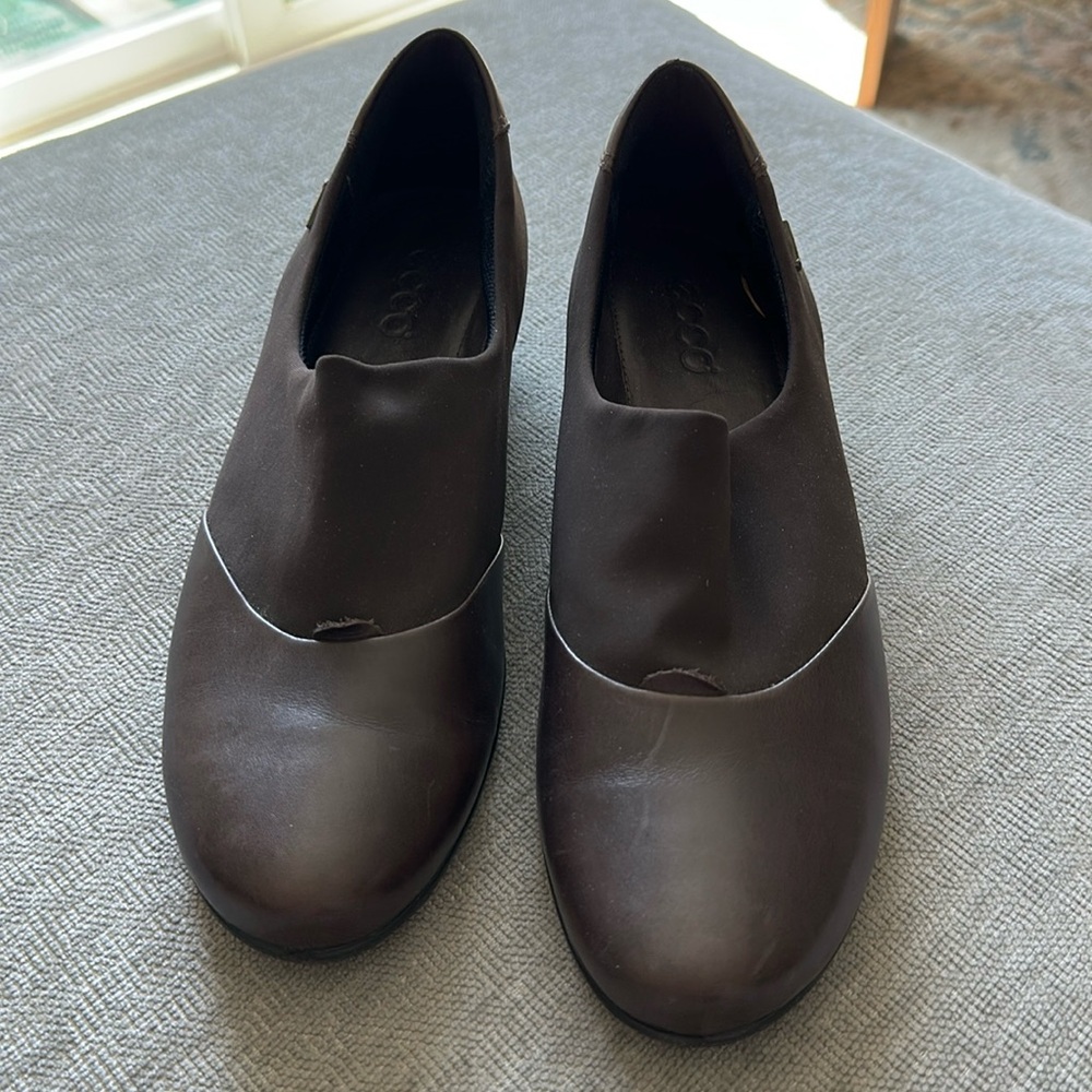 Ecco 39 / US 8 Brown Heel- Excellent condition sculptured Gore Tex slip on
